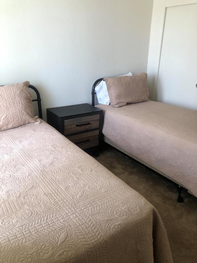 Whispering Meadows Apartments Bakersfield Exteriör bild