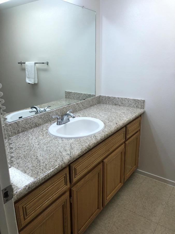 Whispering Meadows Apartments Bakersfield Exteriör bild