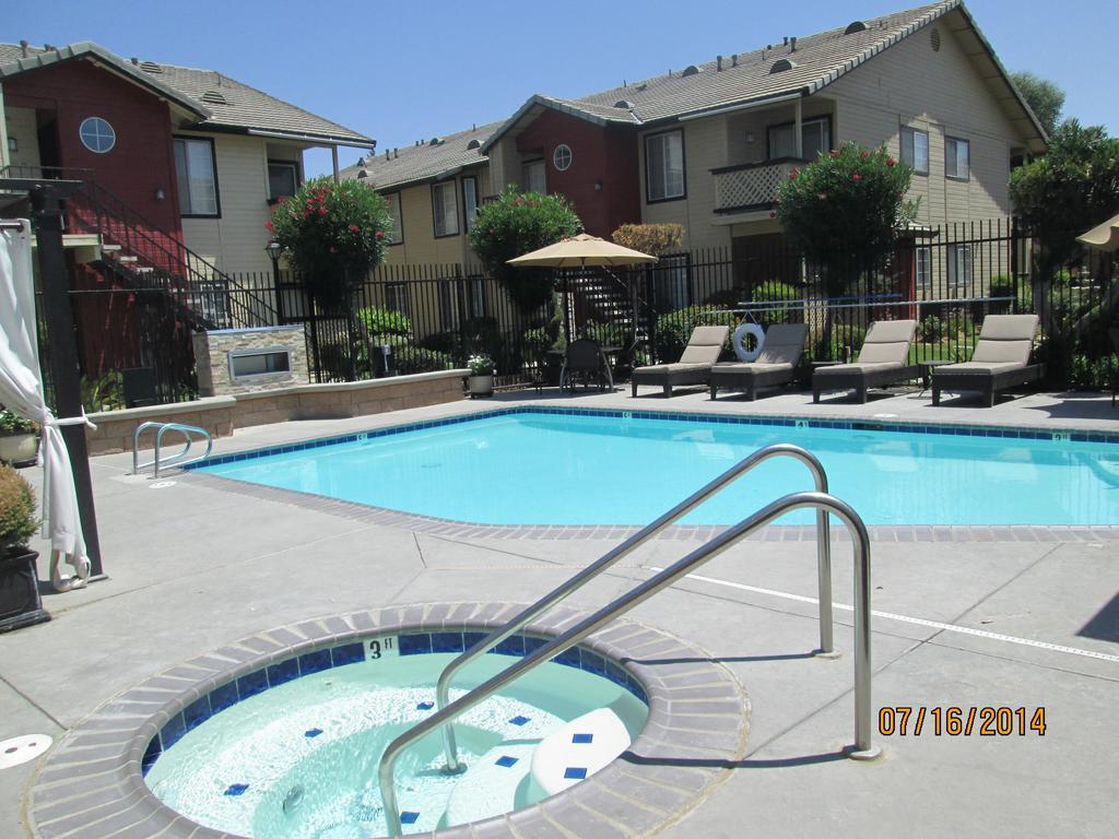 Whispering Meadows Apartments Bakersfield Exteriör bild