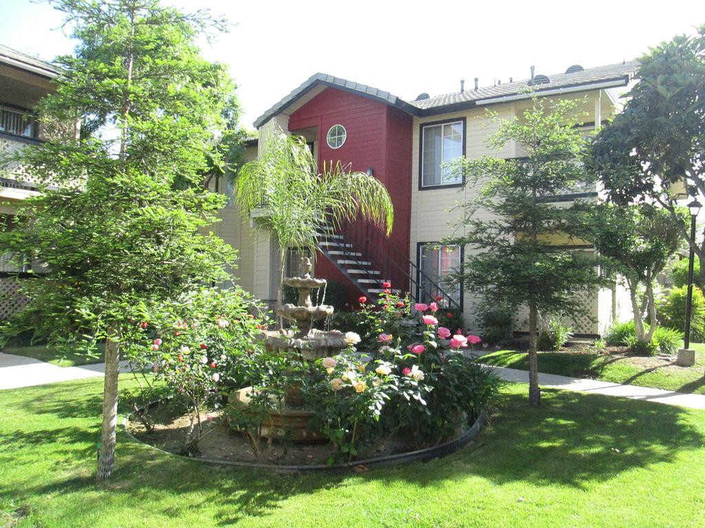 Whispering Meadows Apartments Bakersfield Exteriör bild