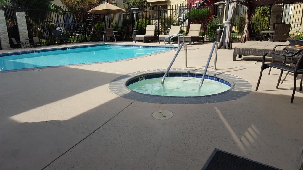 Whispering Meadows Apartments Bakersfield Exteriör bild