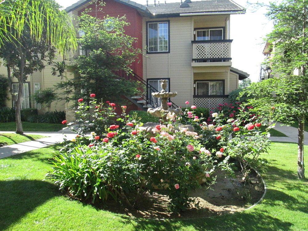 Whispering Meadows Apartments Bakersfield Exteriör bild