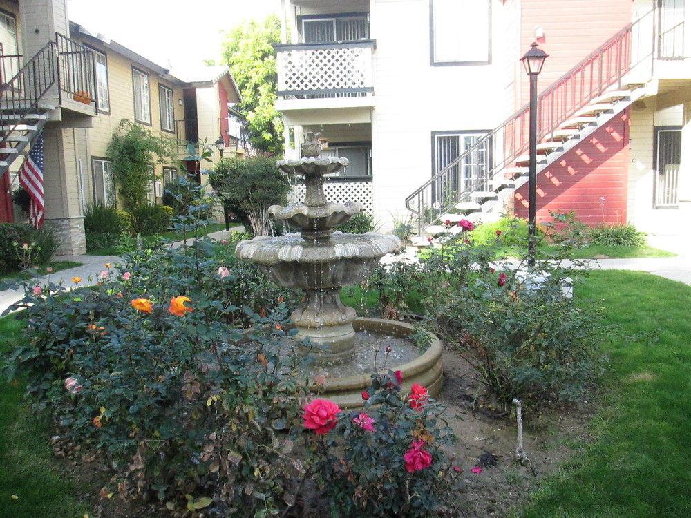 Whispering Meadows Apartments Bakersfield Exteriör bild