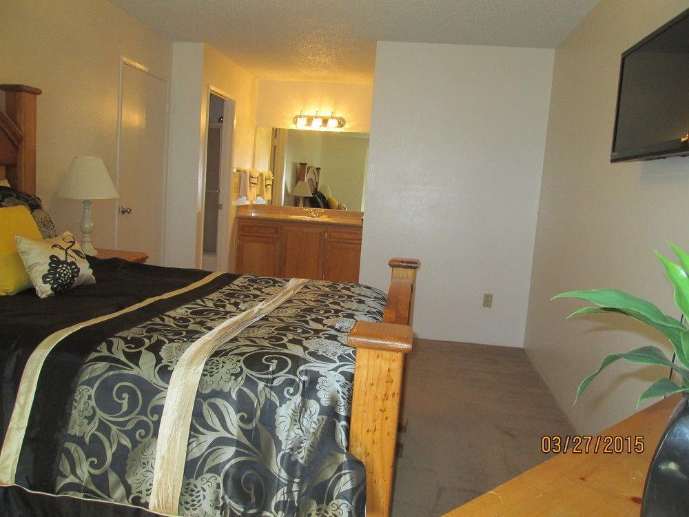 Whispering Meadows Apartments Bakersfield Exteriör bild