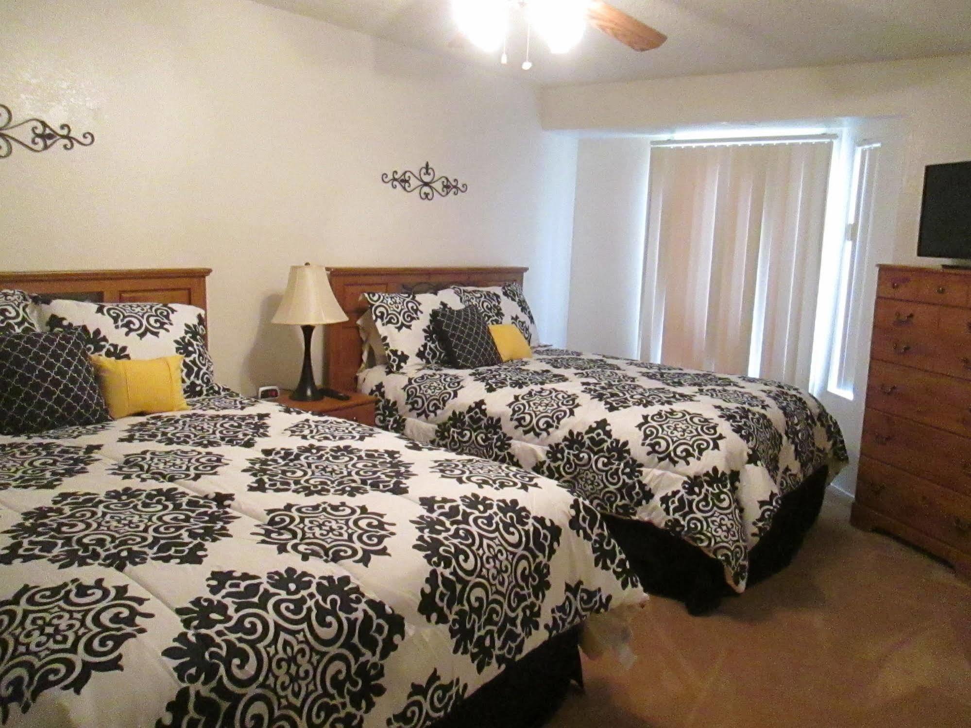 Whispering Meadows Apartments Bakersfield Exteriör bild
