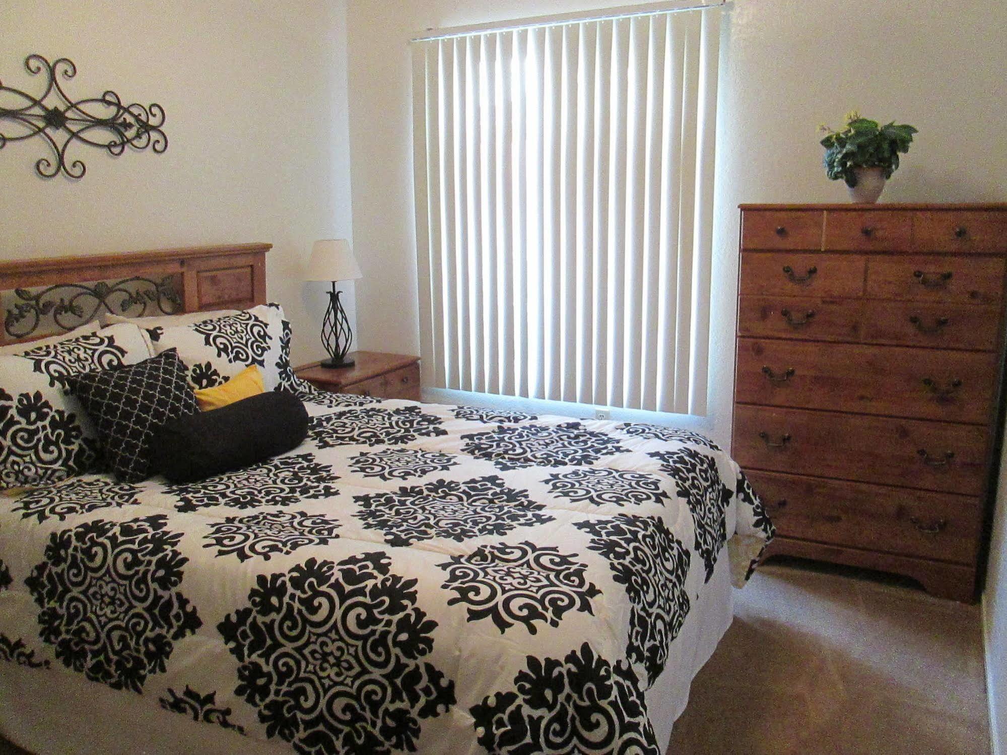 Whispering Meadows Apartments Bakersfield Exteriör bild