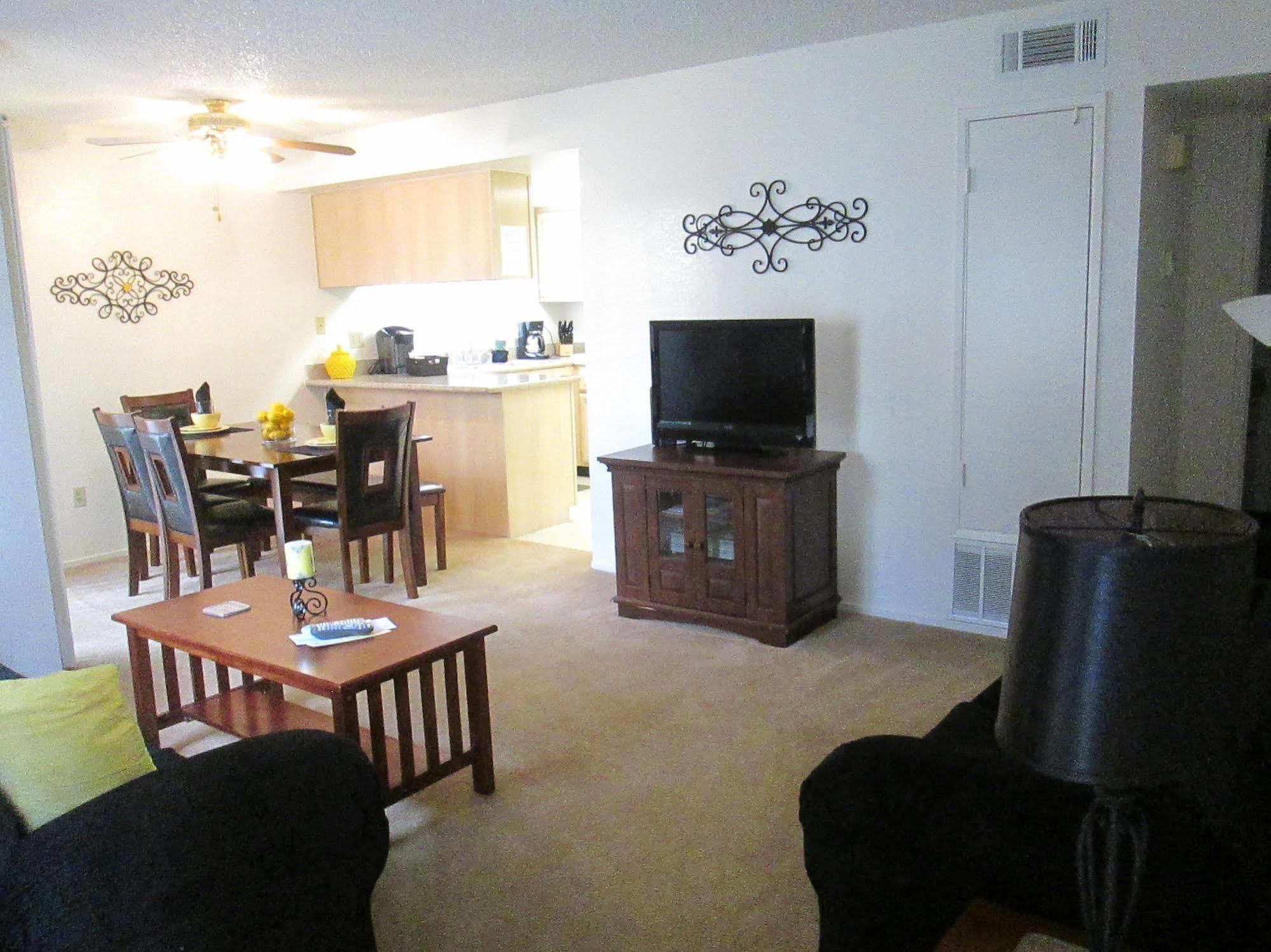 Whispering Meadows Apartments Bakersfield Exteriör bild