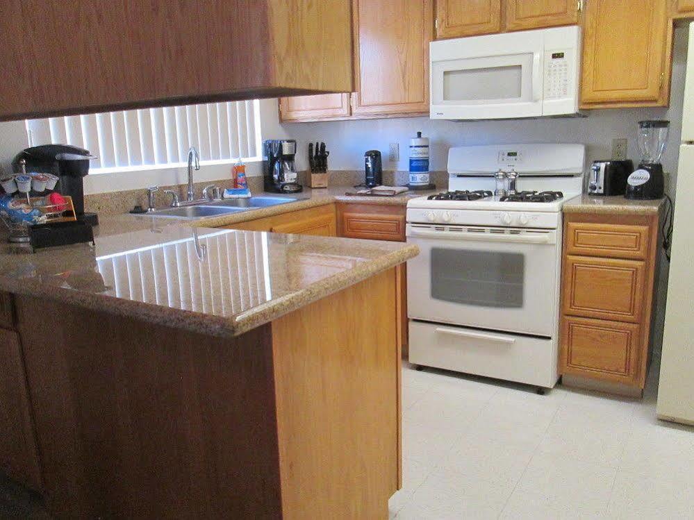 Whispering Meadows Apartments Bakersfield Exteriör bild