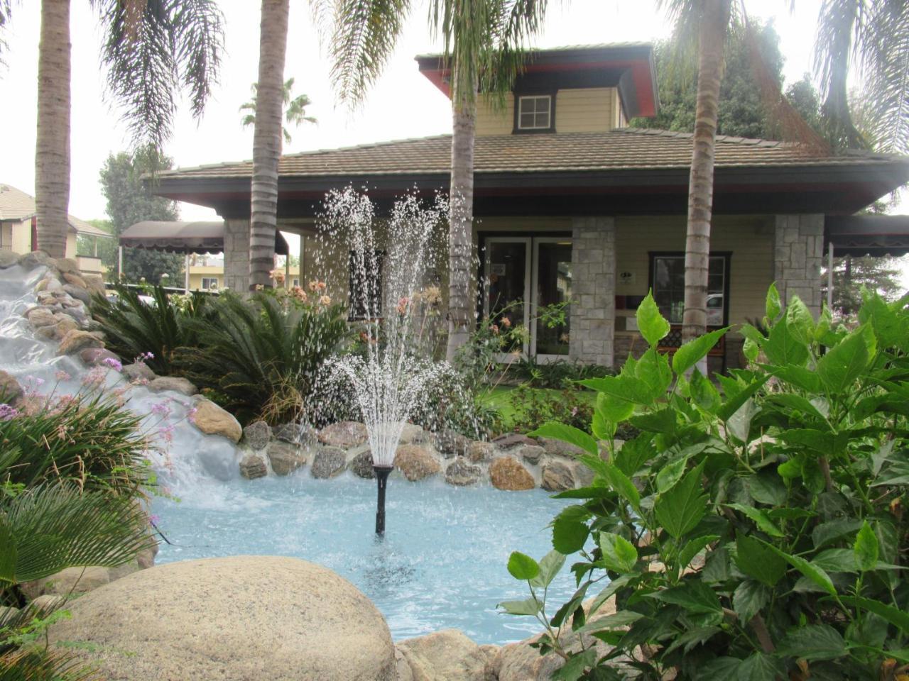 Whispering Meadows Apartments Bakersfield Exteriör bild